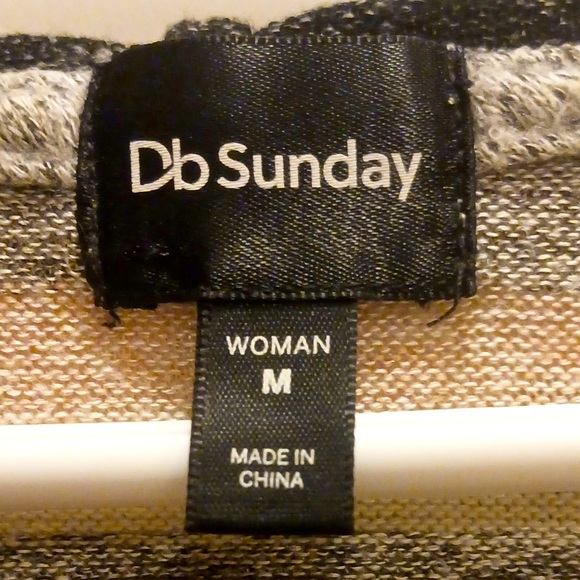 ♡DB Sunday Hooded Sweatshirt♡ - Picture 4 of 8